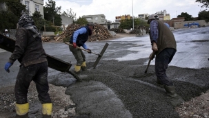 Siverek'te beton yol  çalışmaları devam ediyor