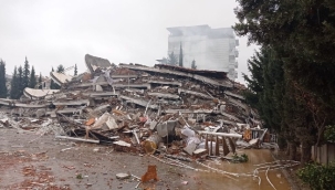 Depremde can kaybı 1498'e yükseldi