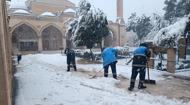 Eyyübiye Belediyesi kar ile mücadele ediyor