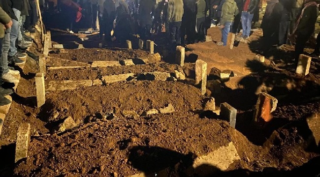 K.Maraş'ta depremde vefat eden aynı aileden 8 kişi Urfa'da defnedildi