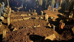 K.Maraş'ta depremde vefat eden aynı aileden 8 kişi Urfa'da defnedildi