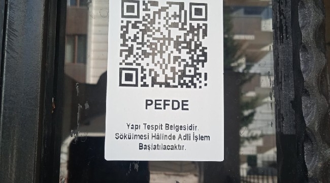 Şanlıurfa'da hasar tespiti yapılan binalara karekod etiketi yapıştırıldı