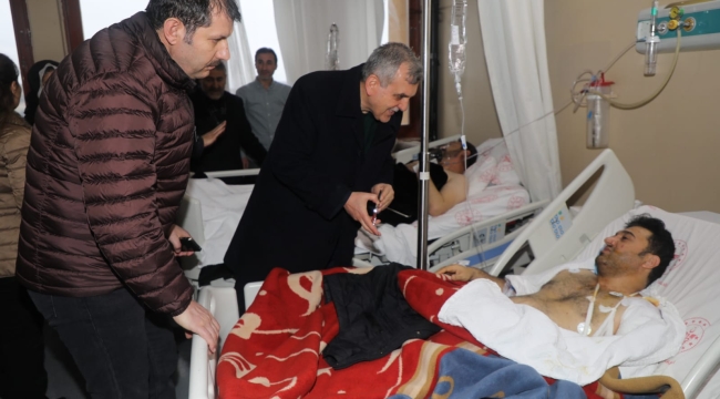 Vali Ayhan depremde yaralananları ziyaret etti