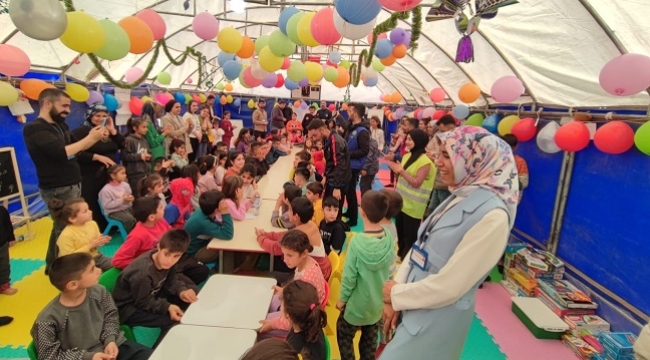 Gönüllü öğretmenlerden deprem bölgesine psikososyal destek