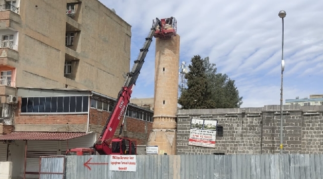 Siverek Karakeçi Camii minaresi yıkılıyor