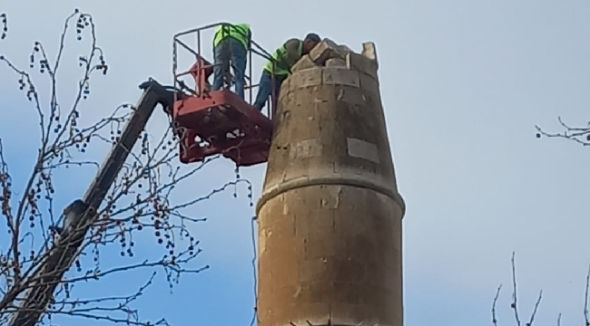 Siverek Sulu Camii minaresi yıkılmaya başlandı