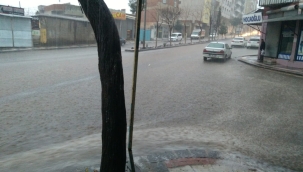 Siverek'te sağanak yağış etkili oluyor