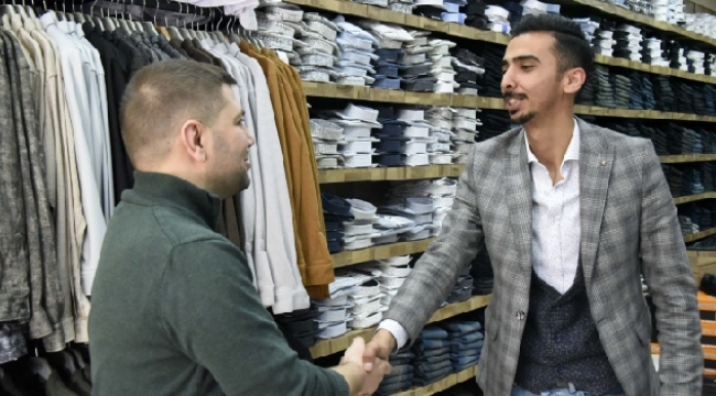 Esnaf Bağımsız Aday Bucak'ı Bağrına Bastı