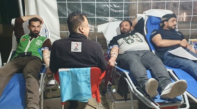 Suriyeli muhacirlerden kan bağışı kampanyasına destek