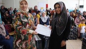 Okuma yazma kurslarını bitiren kadınlara sertifikaları verildi