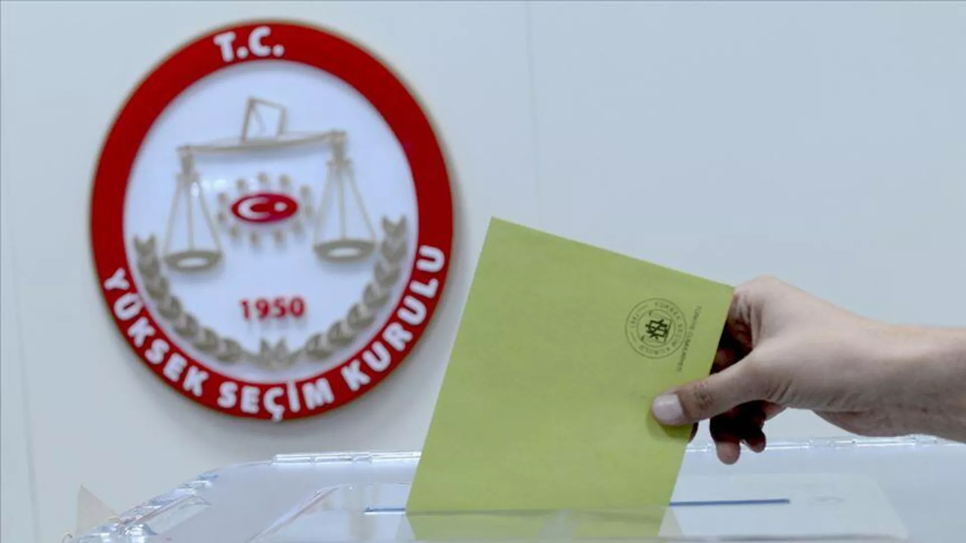 Siverek'te flaş iddia: Muhtar toplu oy kullandı!