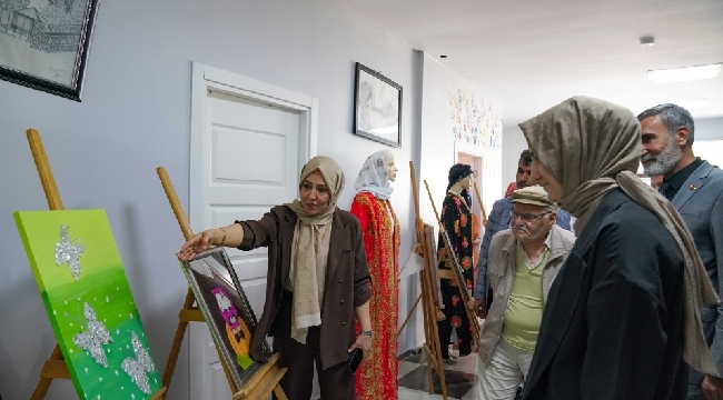 Başkan Ayşe Çakmak: Kadın Kültür Merkezinin yılsonu sergisine katıldı