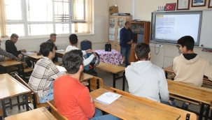Haliliye'de üniversiteye hazırlanan öğrencilere yaz kursu