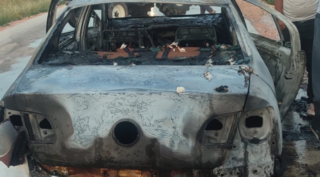 Siverek'te otomobil alev alev yandı