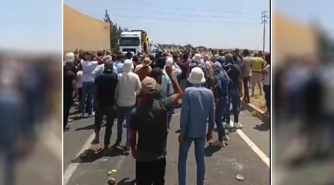 Siverek- Viranşehir kara yolunda çiftçiler yol kapattı 