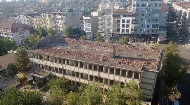 Siverek Kız Meslek Lisesi yıkılıyor