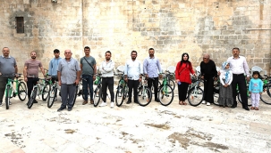 Eyyübiye Belediyesi bisiklet hediyelerini dağıtmaya başladı