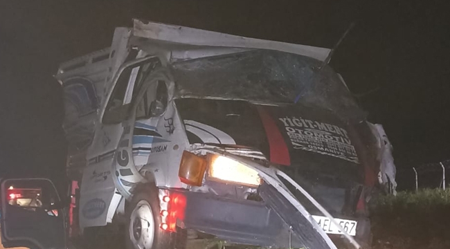 Siverek'te iki kamyonet çarpıştı: 1 ölü, 19 yaralı
