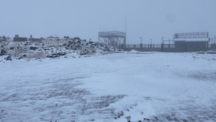 Karacadağ'a mevsimin ilk karı düştü