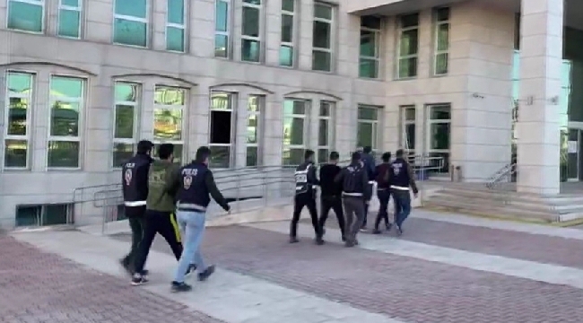 Şanlıurfa'da iletişim yoluyla dolandırıcılık yapan 3 kişi yakalandı 