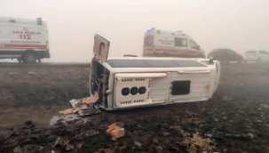 Siverek'te öğretmen servisi devrildi: 8 öğretmen yaralı 