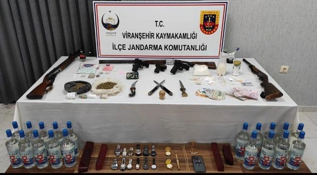 Viranşehir'de eğlence merkezinde uyuşturucu madde ve silah ele geçirildi