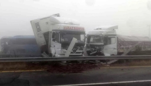 Yolcu otobüsü ve 2 tır çarpıştı: 1 ölü 9 yaralı 