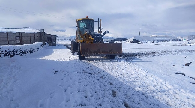 Siverek kırsalında karla mücadele sürüyor