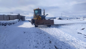 Siverek kırsalında karla mücadele sürüyor