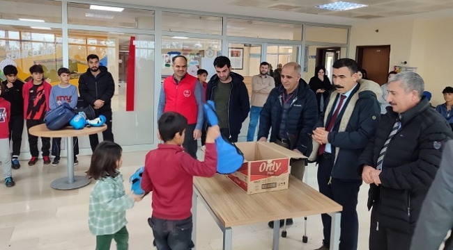 Siverekli gençlerden Adıyaman halkıyla dayanışmaya devam