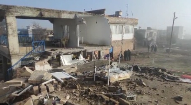 Urfa'da orta hasarlı ev çöktü: 2 ölü 8 yaralı