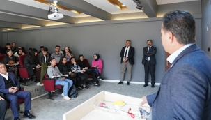 Bucak Üniversite öğrencileriyle bir araya geldi