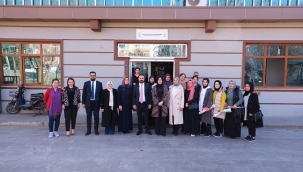 İzol, toplumumuzun aydınlık yüzü olan kadınları unutmadı