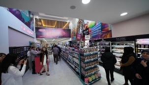 Siverek'in en büyük kozmetik mağazası açıldı