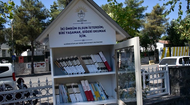 Siverek'te parklara mini kitaplık kuruldu