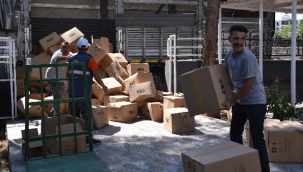 Hayırsever iş insanı tır dolusu terliği Siverek Belediyesine gönderdi 