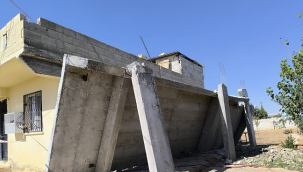  Urfa'da depremde balkon çöktü: 1 yaralı