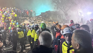 Konya'da 4 katlı bina çöktü: 2 ölü, 3 yaralı