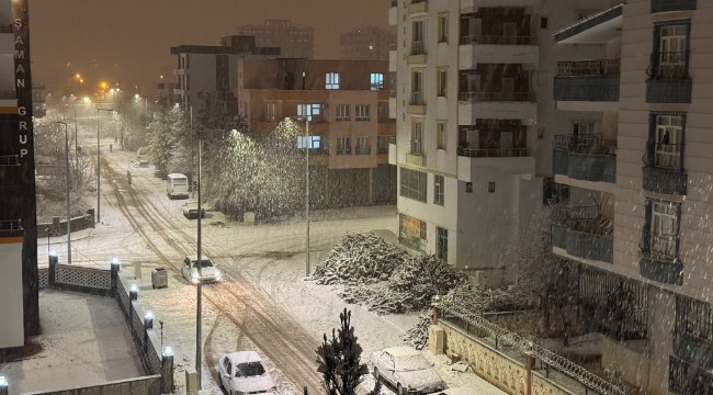 Siverek'te Kar Yağışı Etkili Oluyor: Şehir Beyaza Büründü