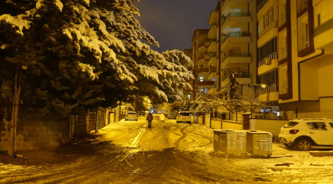 Siverek'te Kar Yağışı Kartpostallık Manzaralar Oluşturdu