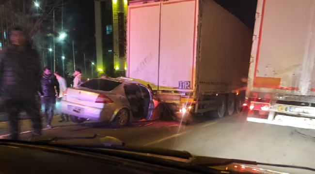 Siverek'te Otomobil Tıra Arkadan Çarptı: 3 Yaralı