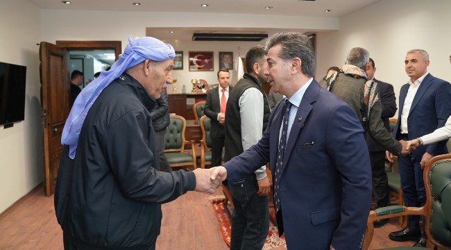 Başkan Bucak, halkla bayramlaştı 