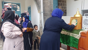 Siverek'te Sakal-ı Şerif ziyaretinde sıra kadınlarda