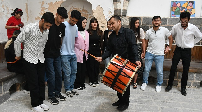 Siverek'te üniversiteye hazırlanan gençlere moral etkinliği