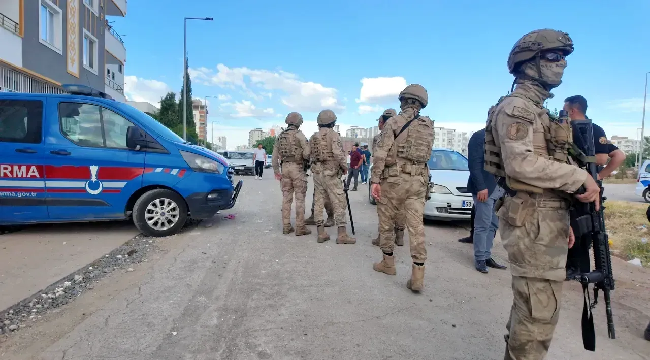 Siverek'te taşlı sopalı kavga: Polis bıçaklandı, 6 gözaltı