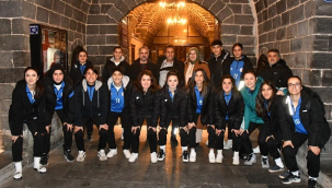 Siverek Belediyesi'nden Ağrı Kadın Futbol Takımı'na anlamlı destek