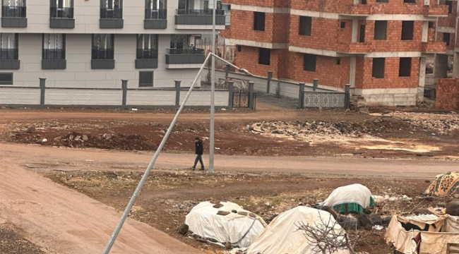 Siverek'te Tehlike Saçan Elektrik Direği İçin Acil Müdahale Çağrısı