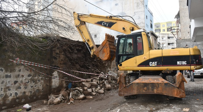 Facia kıl payı atlatılmıştı: Metruk bina yıkıldı