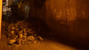 Siverek'te büyük panik: Sokak duvarı aniden çöktü