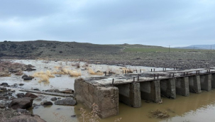 Zengeçur Çayı Taştı, Köprü Kullanılamaz Hale Geldi